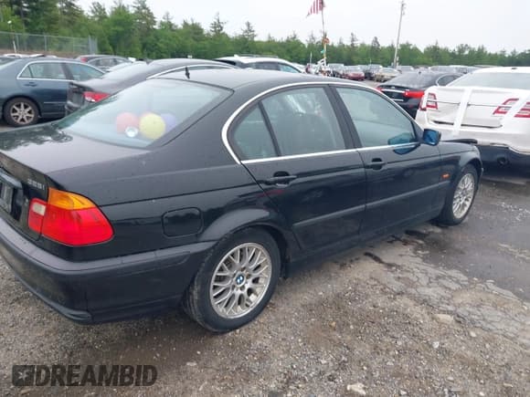 ✅ 2000 BMW 3 Series 328i • VIN: WBAAM5341YFR17507 • Lot: 42434564. Listed on IAAI with 137,424 mi. Free auction sales archive from the USA and detailed vehicle history report at DreamBid. Image 4.