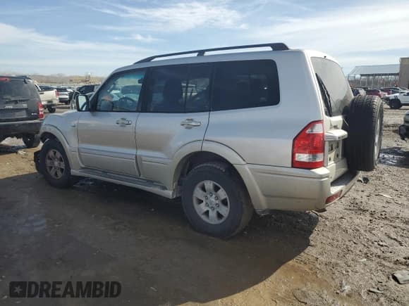 ✅ 2004 Mitsubishi Montero Limited • VIN: JA4MW51S44J004933 • Lot: 46561465. Listed on Copart with 213,714 mi. Free auction sales archive from the USA and detailed vehicle history report at DreamBid. Image 2.
