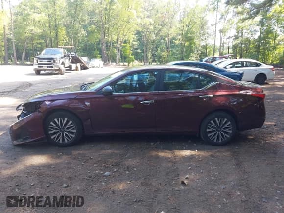 ✅ 2024 Nissan Altima SV • VIN: 1N4BL4DW1RN430910 • Лот: 43017571. Опубликован ранее на IAAI с пробегом 15 314 миль. Бесплатный доступ к архиву аукционных продаж из США и подробный отчёт об истории автомобиля на DreamBid. Изображение 14.