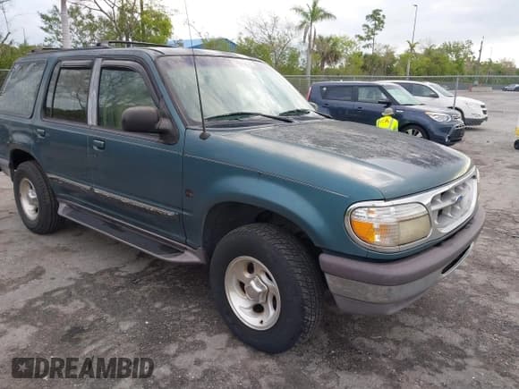 ✅ 1997 Ford Explorer XLT • VIN: 1FMDU32P3VZB34002 • Lot: 41620592. Wystawiony na IAAI z przebiegiem 227 461 mil. Bezpłatny archiwum sprzedaży aukcyjnych z USA i szczegółowy raport historii pojazdu na DreamBid. Zdjęcie 1.