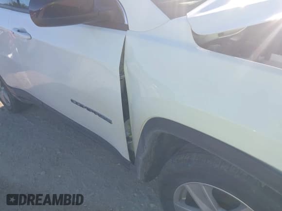 ✅ 2022 Jeep Compass Latitude • VIN: 3C4NJDBB3NT176785 • Lot: 43361631. Listed on IAAI with 22,928 mi. Free auction sales archive from the USA and detailed vehicle history report at DreamBid. Image 19.