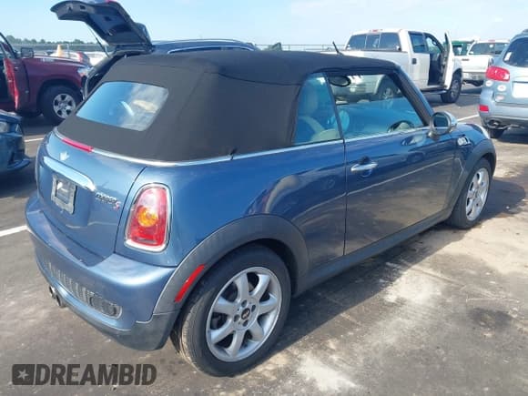 ✅ 2010 MINI Convertible S • VIN: WMWMS3C53ATY51128 • Лот: 43040278. Опубликован ранее на IAAI с пробегом 118 659 миль. Бесплатный доступ к архиву аукционных продаж из США и подробный отчёт об истории автомобиля на DreamBid. Изображение 4.