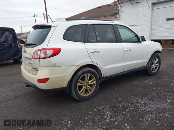 ✅ 2011 Hyundai Santa Fe Limited • VIN: 5XYZKDAG8BG088815 • Lot: 43718346. Listed on IAAI with 183,704 mi. Free auction sales archive from the USA and detailed vehicle history report at DreamBid. Image 4.