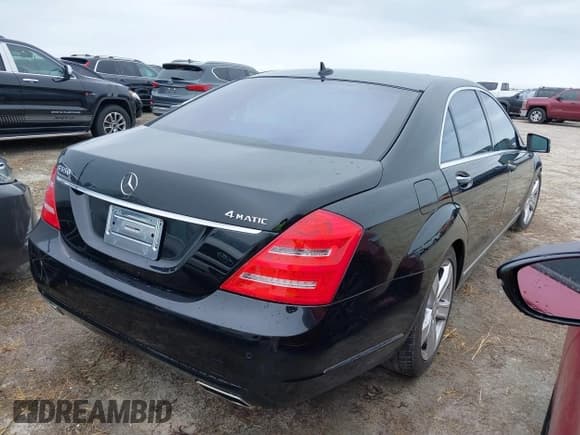 ✅ 2012 Mercedes-Benz S 550 • VIN: WDDNG9EB6CA449929 • Lot: 40476416. Wystawiony na IAAI z przebiegiem Nie podano. Bezpłatny archiwum sprzedaży aukcyjnych z USA i szczegółowy raport historii pojazdu na DreamBid. Zdjęcie 4.