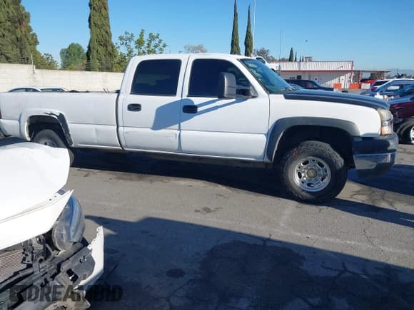 ✅ 2005 Chevrolet Silverado 2500HD LS • VIN: 1GCHK23265F915459 • Lot: 41829485. Wystawiony na IAAI z przebiegiem 109 464 mil. Bezpłatny archiwum sprzedaży aukcyjnych z USA i szczegółowy raport historii pojazdu na DreamBid. Zdjęcie 13.