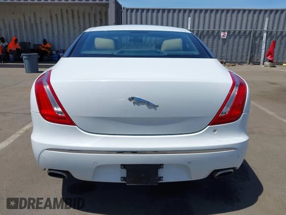 ✅ 2012 Jaguar XJ • VIN: SAJWA1CB4CLV33824 • Lot: 42279485. Listed on IAAI with 147,376 mi. Free auction sales archive from the USA and detailed vehicle history report at DreamBid. Image 16.