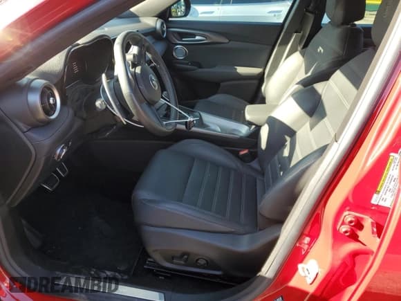 ✅ 2024 Alfa Romeo Tonale Veloce • VIN: ZASPATDW6R3036478 • Lot: 62565255. Wystawiony na Copart z przebiegiem 9 517 mil. Bezpłatny archiwum sprzedaży aukcyjnych z USA i szczegółowy raport historii pojazdu na DreamBid. Zdjęcie 7.