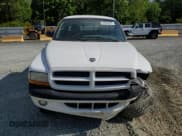 ✅ 2000 Dodge Dakota SLT • VIN: 1B7GG22X0YS554137 • Lot: 54960385. Wystawiony na Copart z przebiegiem 162 889 mil. Bezpłatny archiwum sprzedaży aukcyjnych z USA i szczegółowy raport historii pojazdu na DreamBid. Zdjęcie 5.