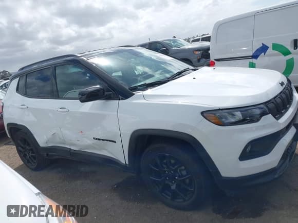 ✅ 2022 Jeep Compass Latitude • VIN: 3C4NJCBB6NT213502 • Lot: 41949094. Listed on IAAI with 11,090 mi. Free auction sales archive from the USA and detailed vehicle history report at DreamBid. Image 13.