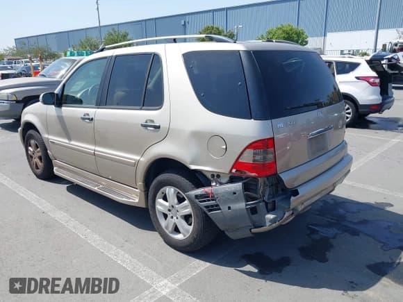 ✅ 2005 Mercedes-Benz M 350 • VIN: 4JGAB57E65A546957 • Лот: 42430337. Опубликован ранее на IAAI с пробегом 115 884 миль. Бесплатный доступ к архиву аукционных продаж из США и подробный отчёт об истории автомобиля на DreamBid. Изображение 3.