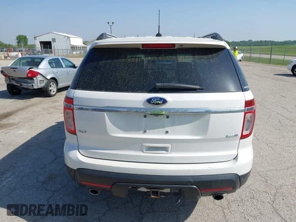 ✅ 2015 Ford Explorer XLT • VIN: 1FM5K8D81FGA13379 • Lot: 42275630. Wystawiony na IAAI z przebiegiem 169 545 mil. Bezpłatny archiwum sprzedaży aukcyjnych z USA i szczegółowy raport historii pojazdu na DreamBid. Zdjęcie 16.