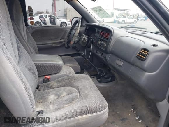 ✅ 1998 Dodge Dakota • VIN: 1B7FL22P2WS569372 • Lot: 42193715. Wystawiony na IAAI z przebiegiem 227 772 mil. Bezpłatny archiwum sprzedaży aukcyjnych z USA i szczegółowy raport historii pojazdu na DreamBid. Zdjęcie 5.