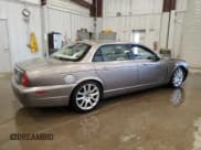 ✅ 2008 Jaguar XJ 8 LWB • VIN: SAJWA79BX8SH28580 • Лот: 53297425. Опубликован ранее на Copart с пробегом 111 664 миль. Бесплатный доступ к архиву аукционных продаж из США и подробный отчёт об истории автомобиля на DreamBid. Изображение 3.