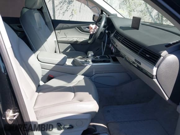 ✅ 2018 Audi Q7 Premium Plus • VIN: WA1LHAF73JD005083 • Лот: 43284123. Опубликован ранее на IAAI с пробегом 127 869 миль. Бесплатный доступ к архиву аукционных продаж из США и подробный отчёт об истории автомобиля на DreamBid. Изображение 5.