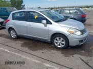 ✅ 2009 Nissan Versa S • VIN: 3N1BC13EX9L413513 • Лот: 42603085. Опубликован ранее на IAAI с пробегом 186 775 миль. Бесплатный доступ к архиву аукционных продаж из США и подробный отчёт об истории автомобиля на DreamBid. Изображение 1.