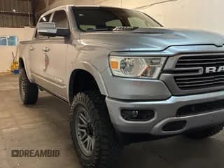 ✅ 2022 Ram 1500 Laramie • VIN: 1C6SRFJM7NN224144 • Лот: 56252625. Опубликован ранее на Copart с пробегом 23 445 миль. Бесплатный доступ к архиву аукционных продаж из США и подробный отчёт об истории автомобиля на DreamBid. Изображение 1.