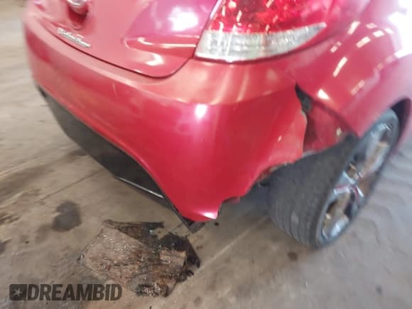 ✅ 2016 Hyundai Veloster • VIN: KMHTC6AD2GU281385 • Lot: 41507082. Wystawiony na IAAI z przebiegiem 79 282 mil. Bezpłatny archiwum sprzedaży aukcyjnych z USA i szczegółowy raport historii pojazdu na DreamBid. Zdjęcie 12.