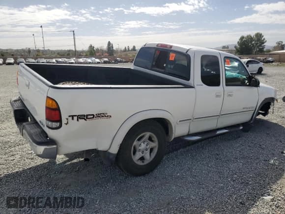 ✅ 2002 Toyota Tundra Limited • VIN: 5TBRT38102S259352 • Lot: 47279905. Listed on Copart with 274,243 mi. Free auction sales archive from the USA and detailed vehicle history report at DreamBid. Image 3.