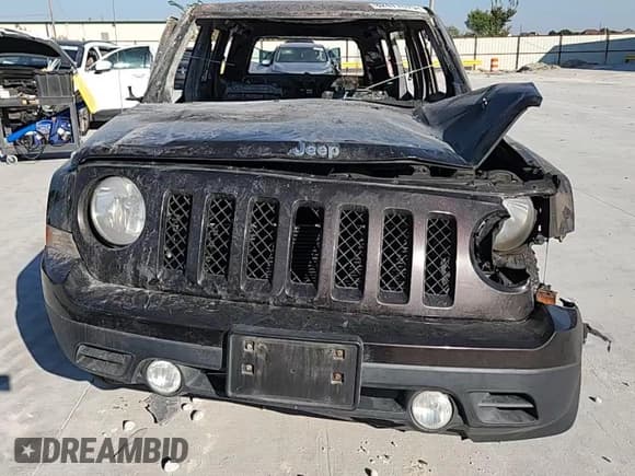 ✅ 2014 Jeep Patriot Latitude • VIN: 1C4NJRFB4ED784537 • Lot: 82477675. Wystawiony na Copart z przebiegiem Nie podano. Bezpłatny archiwum sprzedaży aukcyjnych z USA i szczegółowy raport historii pojazdu na DreamBid. Zdjęcie 13.