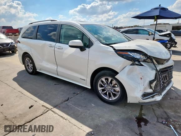 ✅ 2021 Toyota Sienna XLE • VIN: 5TDYRKEC9MS039244 • Lot: 82361665. Wystawiony na Copart z przebiegiem 50 889 mil. Bezpłatny archiwum sprzedaży aukcyjnych z USA i szczegółowy raport historii pojazdu na DreamBid. Zdjęcie 4.