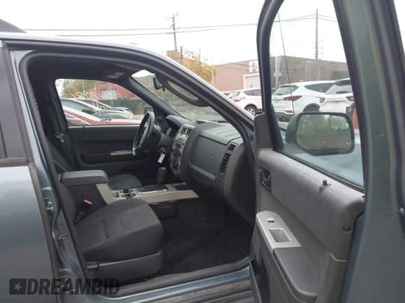 ✅ 2012 Ford Escape XLT • VIN: 1FMCU9D74CKB28226 • Lot: 43618981. Wystawiony na IAAI z przebiegiem 150 731 mil. Bezpłatny archiwum sprzedaży aukcyjnych z USA i szczegółowy raport historii pojazdu na DreamBid. Zdjęcie 5.