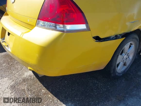 ✅ 2015 Chevrolet Impala LT • VIN: 2G1WB5E37F1131789 • Lot: 43640660. Listed on IAAI with 260,423 mi. Free auction sales archive from the USA and detailed vehicle history report at DreamBid. Image 12.