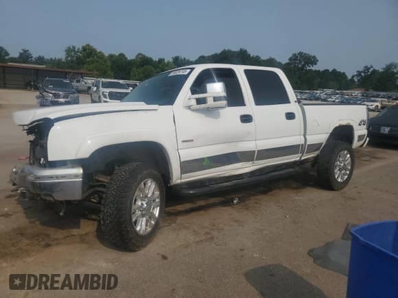 2005 Chevrolet Silverado 2500HD LT with VIN 1GCHK23205F911889, listed as a Copart auction lot 59039745 with 187,584 mi miles and Salvage title. Bid and sale history available at DreamBid. Image 1.