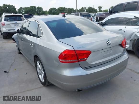 ✅ 2013 Volkswagen Passat SE • VIN: 1VWBP7A30DC144719 • Лот: 42174524. Опубликован ранее на IAAI с пробегом 181 326 миль. Бесплатный доступ к архиву аукционных продаж из США и подробный отчёт об истории автомобиля на DreamBid. Изображение 3.