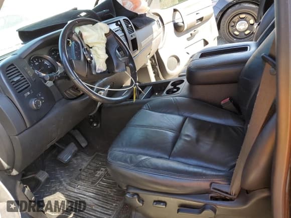 ✅ 2007 Chevrolet Silverado 2500HD 1LT • VIN: 1GCHC23K77F554954 • Lot: 75327553. Wystawiony na Copart z przebiegiem 210 088 mil. Bezpłatny archiwum sprzedaży aukcyjnych z USA i szczegółowy raport historii pojazdu na DreamBid. Zdjęcie 7.