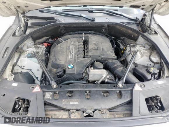 ✅ 2015 BMW 5 Series 535i Gran Turismo • VIN: WBA5M2C52FD872028 • Lot: 90222325. Wystawiony na Copart z przebiegiem 129 087 mil. Bezpłatny archiwum sprzedaży aukcyjnych z USA i szczegółowy raport historii pojazdu na DreamBid. Zdjęcie 11.