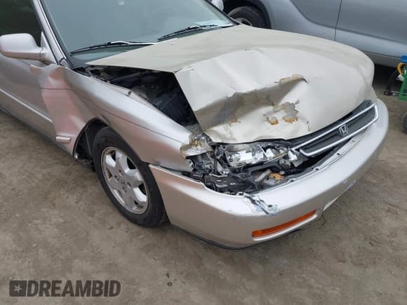 ✅ 1997 Honda Accord EX • VIN: 1HGCE6678VA007335 • Lot: 42081982. Listed on IAAI with 212,415 mi. Free auction sales archive from the USA and detailed vehicle history report at DreamBid. Image 6.