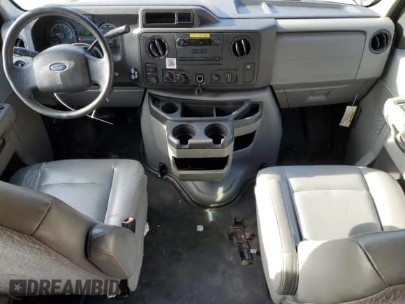 ✅ 2014 Ford Econoline Cargo Commercial • VIN: 1FTNS2EWXEDA97121 • Lot: 90014825. Wystawiony na Copart z przebiegiem 134 981 mil. Bezpłatny archiwum sprzedaży aukcyjnych z USA i szczegółowy raport historii pojazdu na DreamBid. Zdjęcie 8.