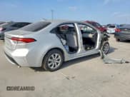 ✅ 2022 Toyota Corolla LE • VIN: 5YFEPMAE1NP331377 • Lot: 93260305. Wystawiony na Copart z przebiegiem 88 285 mil. Bezpłatny archiwum sprzedaży aukcyjnych z USA i szczegółowy raport historii pojazdu na DreamBid. Zdjęcie 3.