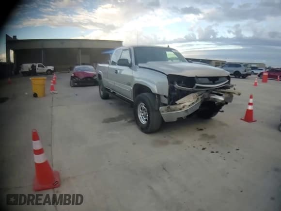 ✅ 2006 Chevrolet Silverado 2500HD LT2 • VIN: 1GCHK29D06E185922 • Лот: 81599505. Опубликован ранее на Copart с пробегом Не указан. Бесплатный доступ к архиву аукционных продаж из США и подробный отчёт об истории автомобиля на DreamBid. Изображение 13.