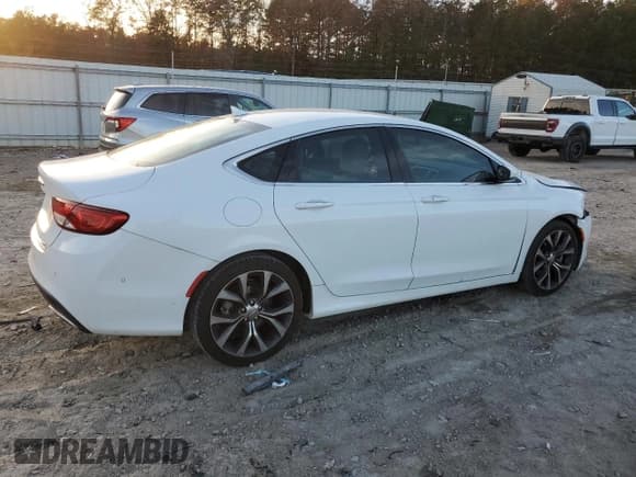 ✅ 2015 Chrysler 200 C • VIN: 1C3CCCCG4FN510513 • Lot: 92380105. Wystawiony na Copart z przebiegiem 102 549 mil. Bezpłatny archiwum sprzedaży aukcyjnych z USA i szczegółowy raport historii pojazdu na DreamBid. Zdjęcie 3.