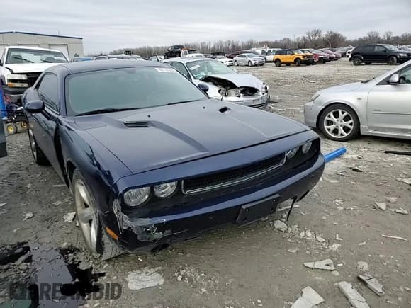 ✅ 2013 Dodge Challenger SXT • VIN: 2C3CDYAG6DH605805 • Lot: 85790344. Wystawiony na Copart z przebiegiem 88 609 mil. Bezpłatny archiwum sprzedaży aukcyjnych z USA i szczegółowy raport historii pojazdu na DreamBid. Zdjęcie 11.