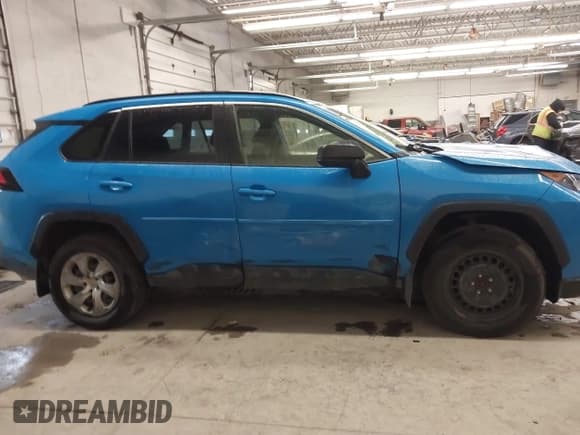 ✅ 2019 Toyota RAV4 LE • VIN: JTMF1RFVXKD022064 • Lot: 43581434. Listed on IAAI with 108,650 mi. Free auction sales archive from the USA and detailed vehicle history report at DreamBid. Image 14.