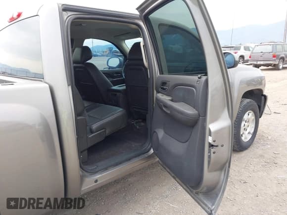 ✅ 2013 Chevrolet Silverado 1500 LTZ • VIN: 3GCUKTE23DG121954 • Lot: 43072374. Wystawiony na IAAI z przebiegiem 100 686 mil. Bezpłatny archiwum sprzedaży aukcyjnych z USA i szczegółowy raport historii pojazdu na DreamBid. Zdjęcie 8.