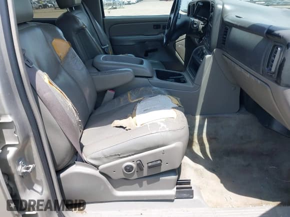 ✅ 2005 Chevrolet Suburban LS • VIN: 3GNEC16ZX5G140284 • Lot: 42431121. Listed on IAAI with 320,910 mi. Free auction sales archive from the USA and detailed vehicle history report at DreamBid. Image 5.