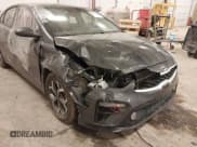 ✅ 2021 Kia Forte LXS • VIN: 3KPF24AD2ME412981 • Lot: 41498077. Wystawiony na IAAI z przebiegiem 38 319 mil. Bezpłatny archiwum sprzedaży aukcyjnych z USA i szczegółowy raport historii pojazdu na DreamBid. Zdjęcie 6.