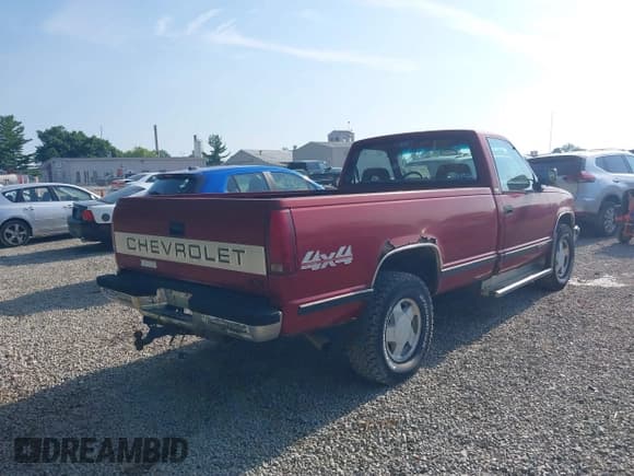 ✅ 1992 Chevrolet Silverado 2500 • VIN: 1GCFK24K7NE206678 • Lot: 42577734. Wystawiony na IAAI z przebiegiem 198 883 mil. Bezpłatny archiwum sprzedaży aukcyjnych z USA i szczegółowy raport historii pojazdu na DreamBid. Zdjęcie 4.