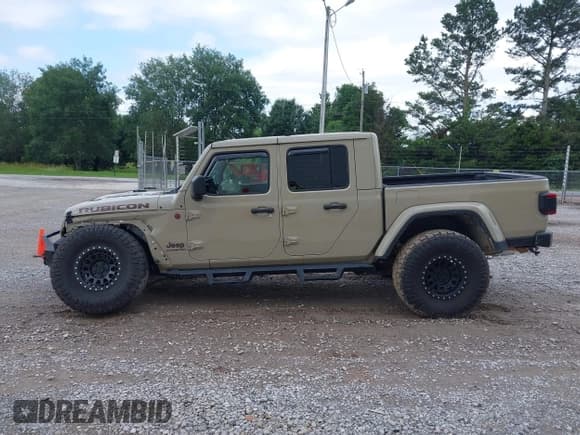 ✅ 2022 Jeep Gladiator Rubicon • VIN: 1C6JJTBG6NL180529 • Lot: 42367787. Wystawiony na IAAI z przebiegiem 67 480 mil. Bezpłatny archiwum sprzedaży aukcyjnych z USA i szczegółowy raport historii pojazdu na DreamBid. Zdjęcie 15.