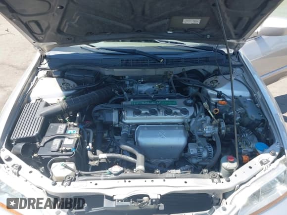 ✅ 1999 Honda Accord EX • VIN: JHMCG6679XC033232 • Lot: 42979552. Wystawiony na IAAI z przebiegiem 91 937 mil. Bezpłatny archiwum sprzedaży aukcyjnych z USA i szczegółowy raport historii pojazdu na DreamBid. Zdjęcie 10.