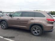 ✅ 2018 Toyota Highlander LE • VIN: 5TDZZRFH1JS250909 • Lot: 43226963. Listed on IAAI with 118,881 mi. Free auction sales archive from the USA and detailed vehicle history report at DreamBid. Image 15.