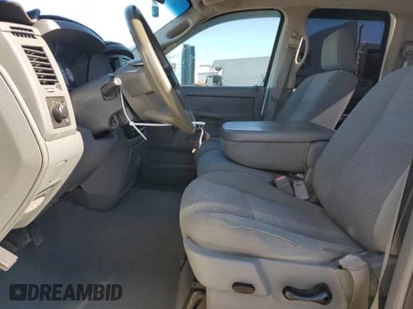 2007 Dodge 1500 ST z VIN 1D7HA18K97J583500, wystawiony jako Copart lot #84458264 z przebiegiem 156 636 mil mil oraz Szkoda całkowita • Salvage title. Historia ofert i sprzedaży dostępna na DreamBid. Obrazek 7.