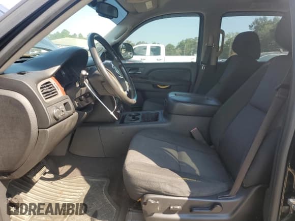 ✅ 2013 Chevrolet Tahoe LS • VIN: 1GNSCAE07DR227645 • Lot: 80072135. Wystawiony na Copart z przebiegiem 230 791 mil. Bezpłatny archiwum sprzedaży aukcyjnych z USA i szczegółowy raport historii pojazdu na DreamBid. Zdjęcie 7.