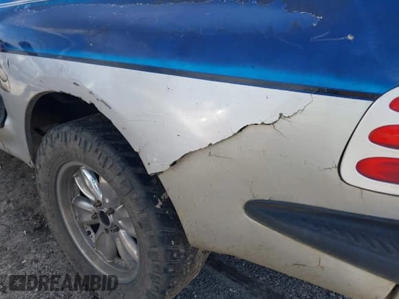 ✅ 1998 Ford F-150 XL • VIN: 1FTRX07L9WKB52729 • Lot: 41599414. Wystawiony na IAAI z przebiegiem 343 167 mil. Bezpłatny archiwum sprzedaży aukcyjnych z USA i szczegółowy raport historii pojazdu na DreamBid. Zdjęcie 6.