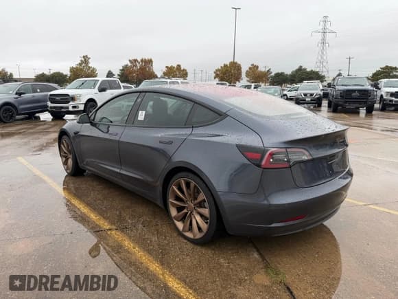 ✅ 2018 Tesla Model 3 Long Range Battery • VIN: 5YJ3E1EA3JF031526 • Лот: 94120775. Опубликован ранее на Copart с пробегом 110 007 миль. Бесплатный доступ к архиву аукционных продаж из США и подробный отчёт об истории автомобиля на DreamBid. Изображение 3.