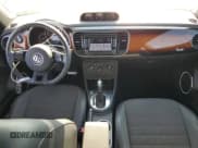 ✅ 2013 Volkswagen Beetle Turbo • VIN: 3VWVT7AT4DM686557 • Lot: 67603975. Wystawiony na Copart z przebiegiem 68 612 mil. Bezpłatny archiwum sprzedaży aukcyjnych z USA i szczegółowy raport historii pojazdu na DreamBid. Zdjęcie 8.