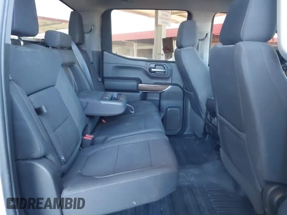 ✅ 2019 Chevrolet Silverado 1500 RST • VIN: 1GCUYEED6KZ148803 • Lot: 43494494. Wystawiony na IAAI z przebiegiem Nie podano. Bezpłatny archiwum sprzedaży aukcyjnych z USA i szczegółowy raport historii pojazdu na DreamBid. Zdjęcie 8.